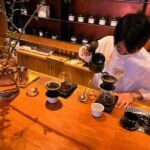 コーヒーを淹れるところを上の方から撮影　filter Supply