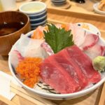 海鮮丼をやや右斜め横から撮影